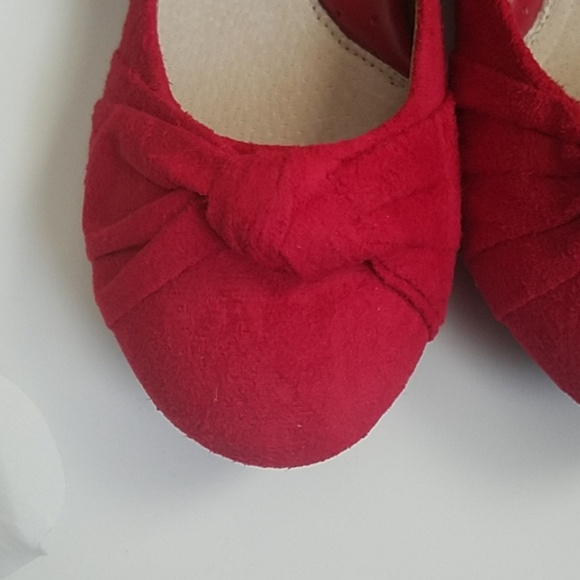 Gold Toe Red Flat Shoes - Picture 5 of 8